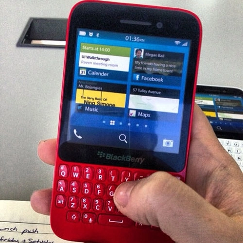 Điện thoại blackberry r10 giá rẻ lộ diện - 1