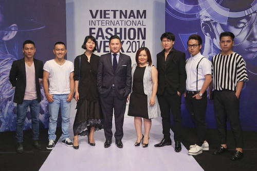 Đồ couture việt ra mắt tại vn international fashion week - 1