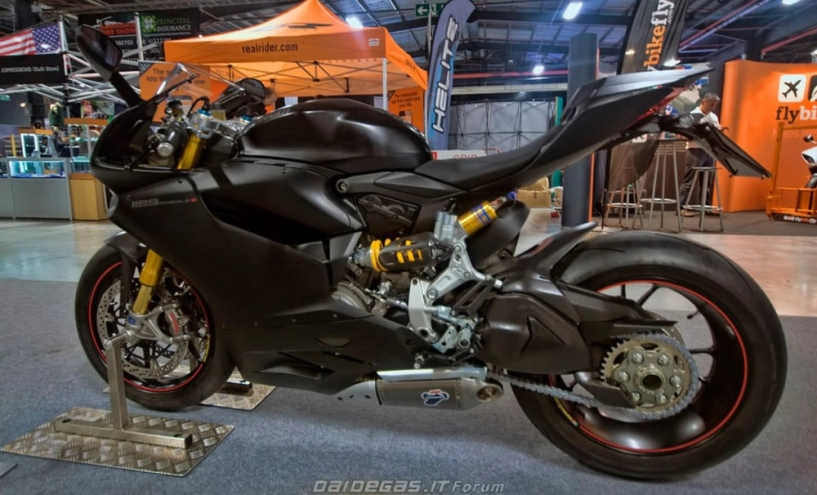 Ducati 1199 panigale màu đen huyền bí - 1