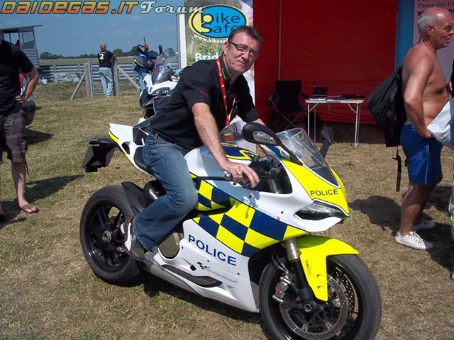 Ducati 1199 police quá mạnh cho đội cảnh sát - 4
