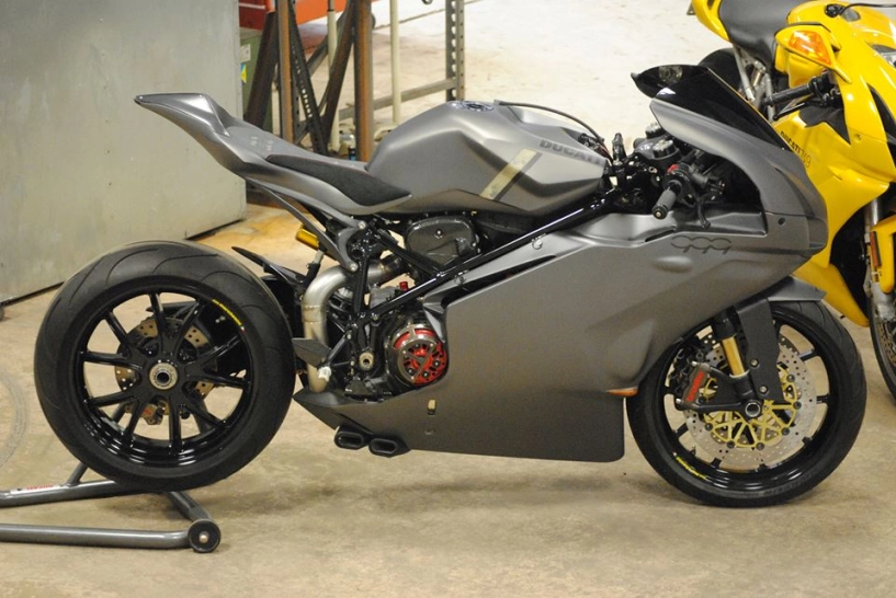 Ducati 999 phiên bản carbon fiber - 1