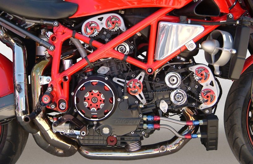 Ducati 999 sức mạnh từ thuở khai sinh - 2