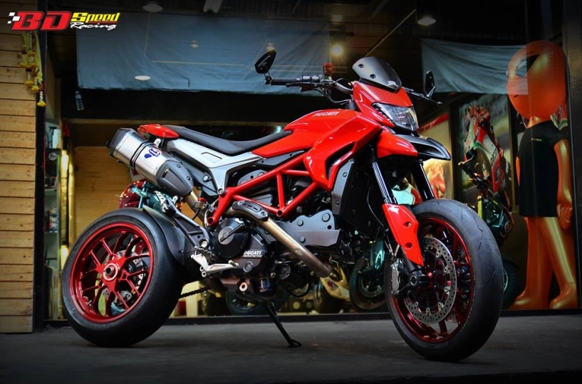 Ducati hypermotard sành điệu và hàng hiệu với bản độ từ thái - 1