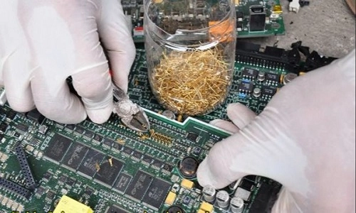 Dung môi tách vàng cực nhanh từ rác thải điện tử - 1