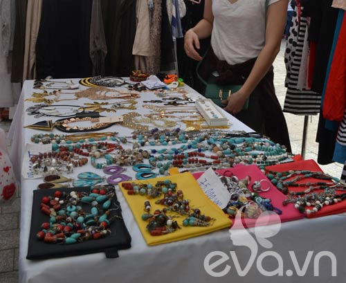 Flea market điểm đến của tín đồ mê mua sắm - 9