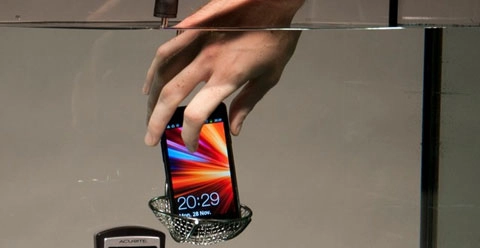Galaxy iii và iphone 5 đều chống nước - 1