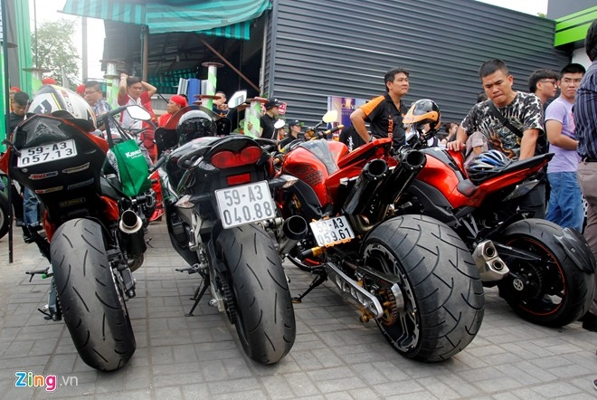 Hàng chục môtô hội tụ về showroom kawasaki - 3