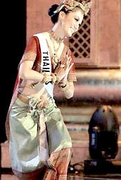 Hoa hậu thái lan đoạt giải nhất trang phục dân tộc - 1
