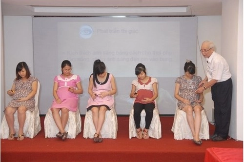 Hơn 100 mẹ bầu ở nam định học thai giáo - 1