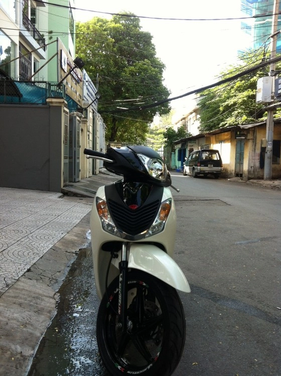 Honda sh150ivn mẫu itali đời 2012 trắng đen sport - 1