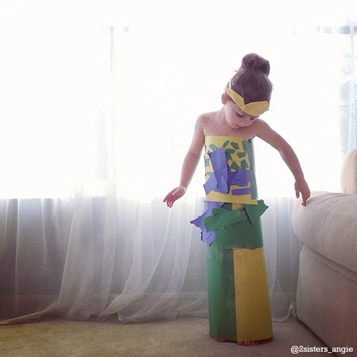 Hot bé gái 4 tuổi chế váy hàng hiệu từ giấy - 18