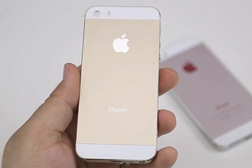 Iphone 5s vàng sâm panh xuất hiện trong video mới - 1