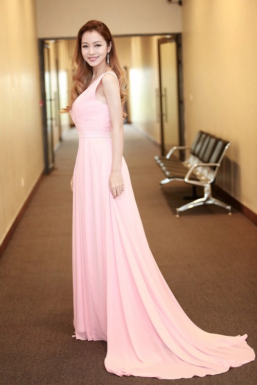 Jennifer phạm đẹp nền nã với váy pastel - 3