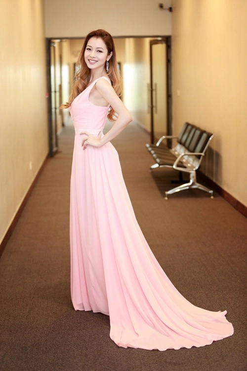 Jennifer phạm đẹp nền nã với váy pastel - 4