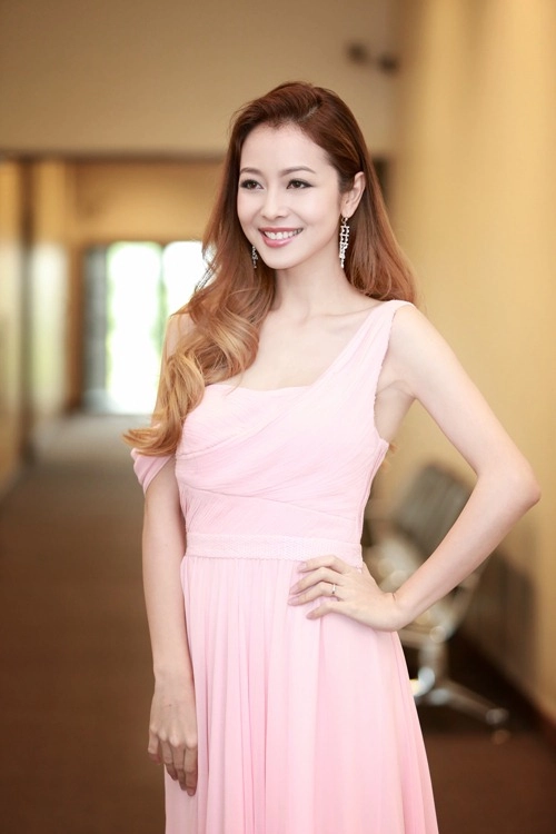 Jennifer phạm đẹp nền nã với váy pastel - 8