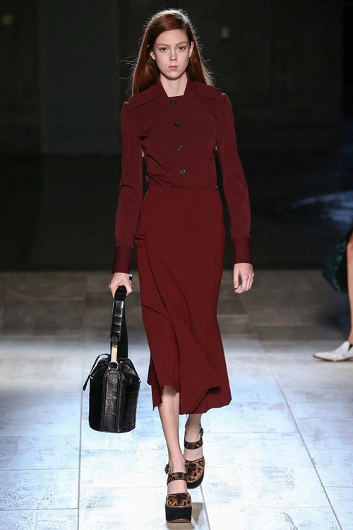 Khoảng trống mùa xuân trong bst victoria beckham 2015 - 16