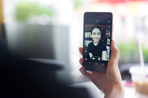 Lai yuna s trang bị camera chuyên selfie 8 chấm - 1