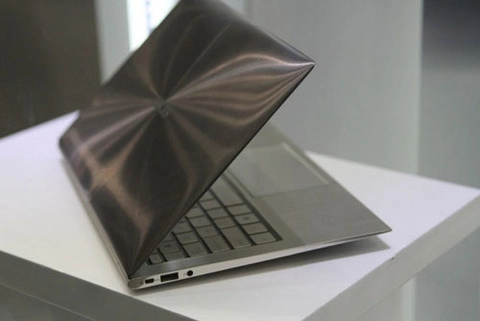 Laptop siêu mỏng thế hệ mới có thể làm bằng sợi thuỷ tinh - 1