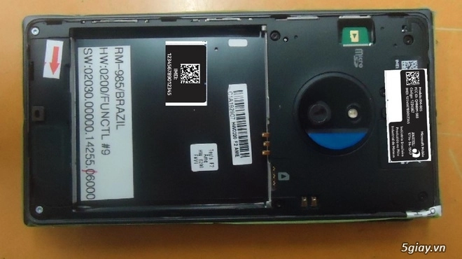 Lumia 830 rò rỉ ảnh với khung kim loại cụm camera lớn - 1