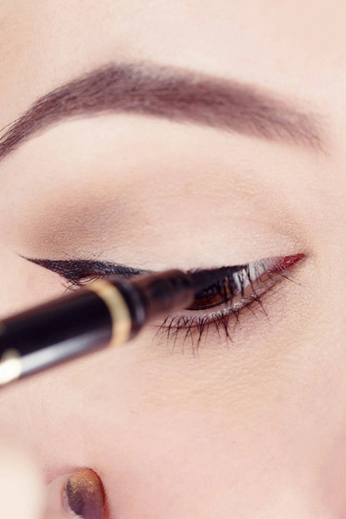 Mẹo kẻ eye-liner tuyệt vời cho chị em - 7