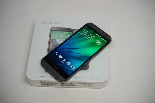 Mở hộp htc one 2014 tại việt nam - 1