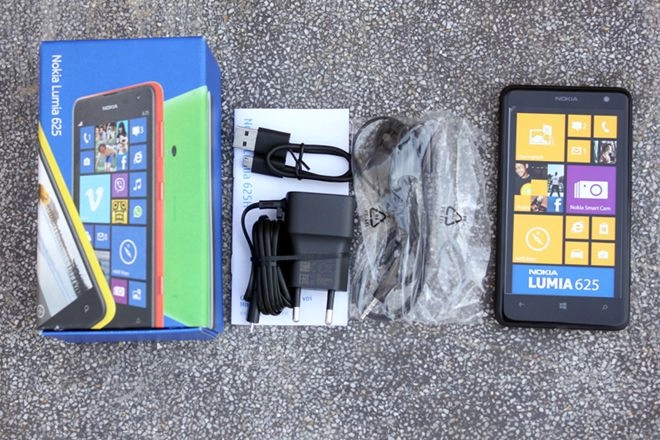 Mở hộp lumia 625 chính hãng màn hình khủng - 1