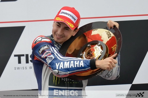 Moto gp-lorenzo mừng chiến thắng grand prix thứ 50 đầy kịch tính - 1