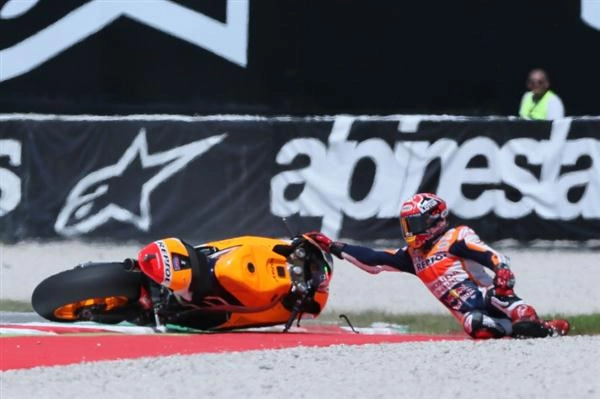 Motogp 2015 những hình ảnh ấn tượng của chặng 6 - 1