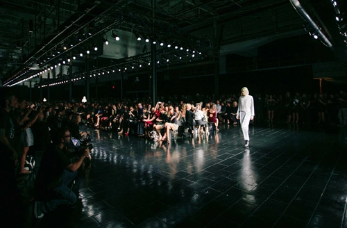 New york fashion week níu kéo nhà thiết kế với hai điểm tổ chức - 1