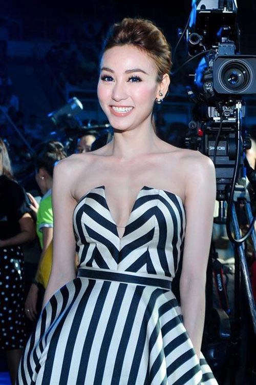 Ngân khánh sao có vòng 2 nhỏ nhất showbiz - 5