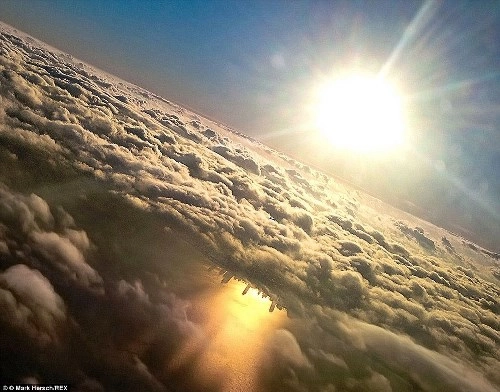 Những bức ảnh bầu trời tuyệt đẹp chụp từ cửa sổ máy bay - 1