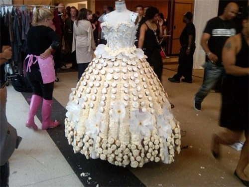 Những chiếc váy cưới điên rồ ai cũng lắc đầu ngán ngẩm - 3