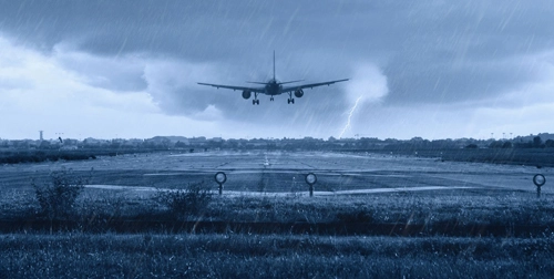 Những điều nên biết về chuyến bay trong ngày mưa bão - 1