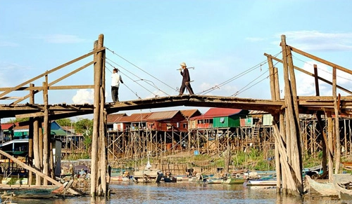 Những ngôi nhà nổi trên dòng nước ở campuchia - 1