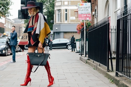 Những phong cách street style hot ở london fashion week tiếp - 1