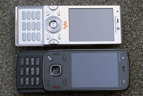 Nokia n86 vs sony ericsson w995 - 1