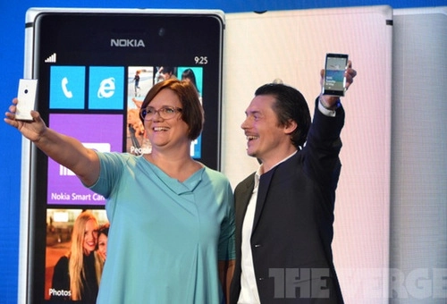Nokia ra điện thoại lumia 925 dáng mỏng và nhẹ - 1