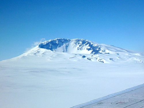 Núi lửa phủ tuyết ở nam cực - 1