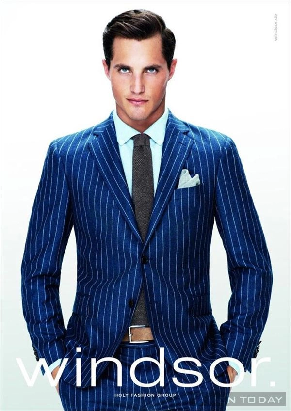 Ollie edwards lịch lãm với những mẫu suit của windsor - 1