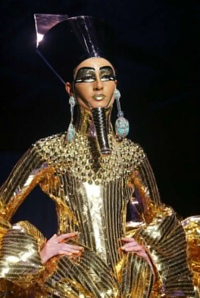 Phong cách cleopatra sống mãi trong làng thời trang - 11