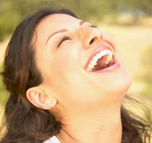 Phụ nữ càng ít cười càng béo - 4