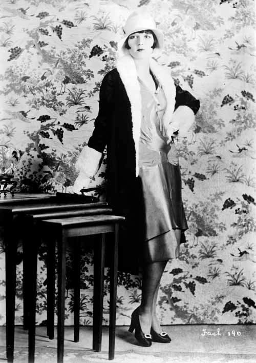 phụ nữ thảnh thơi với thời trang thập niên 20 - 3