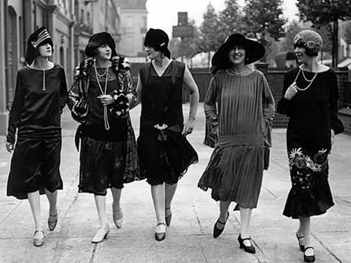 phụ nữ thảnh thơi với thời trang thập niên 20 - 8