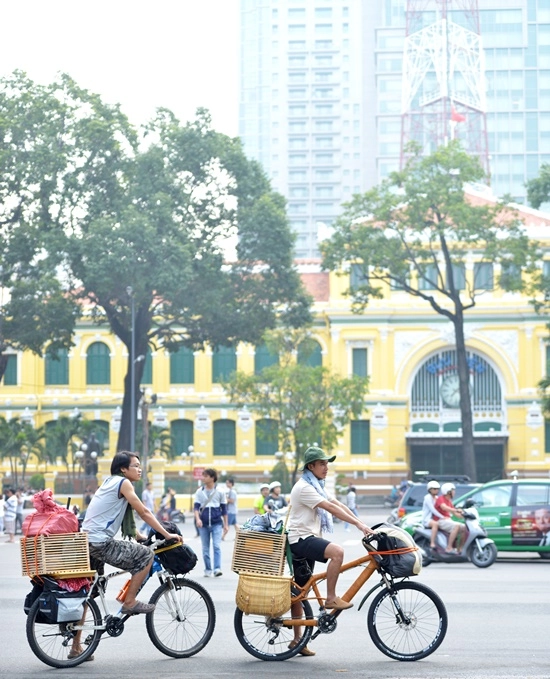 Phượt sang ấn độ trên chiếc xe đạp có khung làm từ mây tre dừa và gỗ - 1