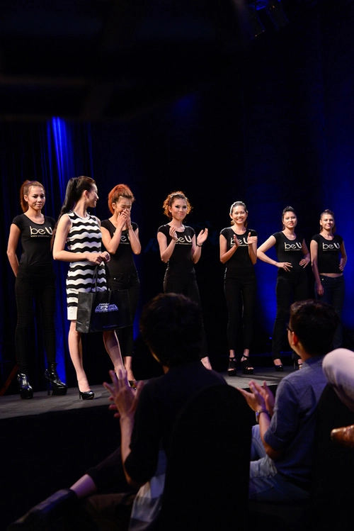 Project runway thí sinh căng thẳng chân dài thót tim - 5