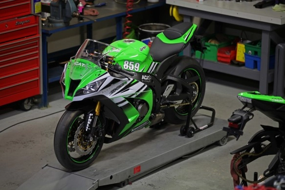 Quyết tâm phá kỷ lục tốc độ 319 kmh của nữ biker trên chiếc ninja zx-10r - 2