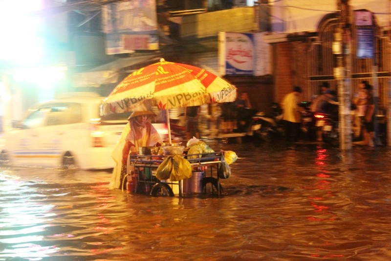 Sài gòn thành sông bao giờ cho hết cảnh này - 1