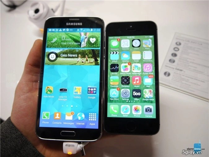 Samsung galaxy s5 và iphone 5s kẻ tám lạng người nửa cân - 1