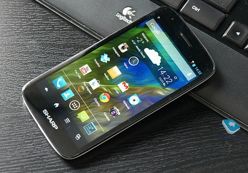 Smartphone android màn hình full hd siêu nét của sharp - 1