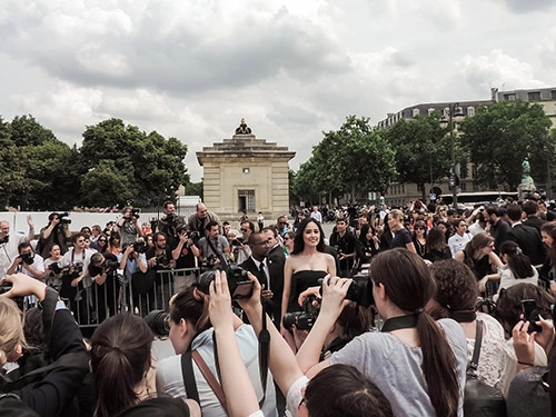 Soi kỹ hàng hiệu của mai phương thúy tại paris - 17